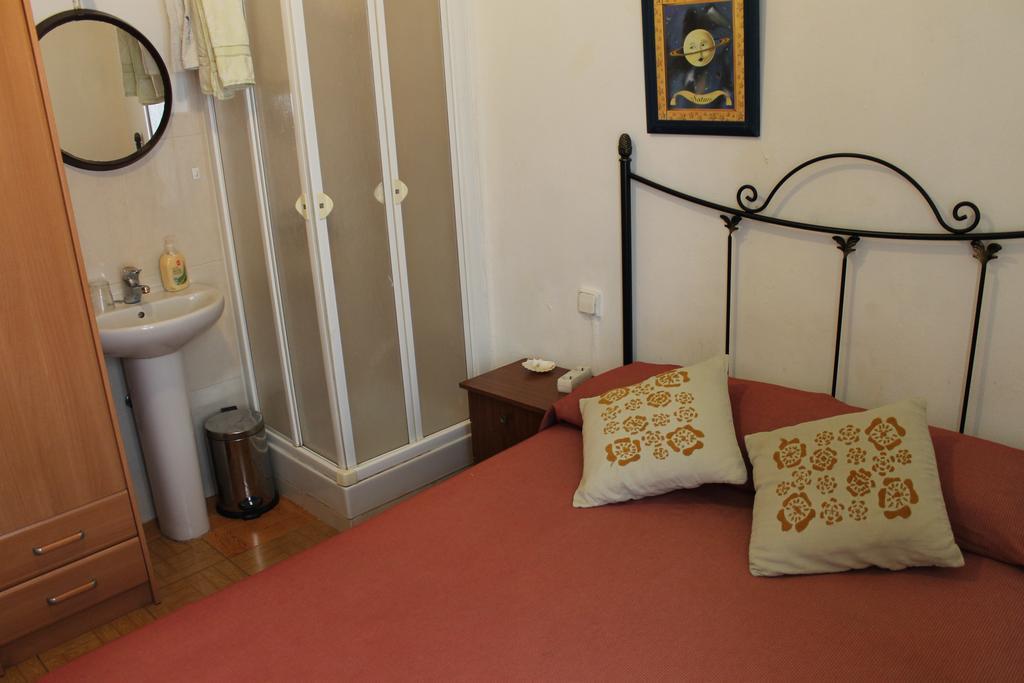 Hostal Graciela Madrid Extérieur photo